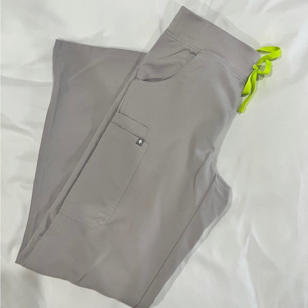 Gently used XS Kade cargo pants. Top not included.